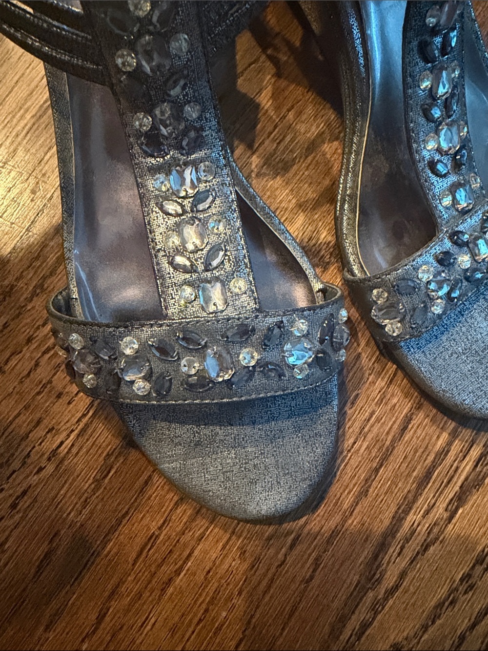 New York Transit Silver Jeweled T-Strap wedge Heels Sz 8.5 medium - Picture 7 of 7